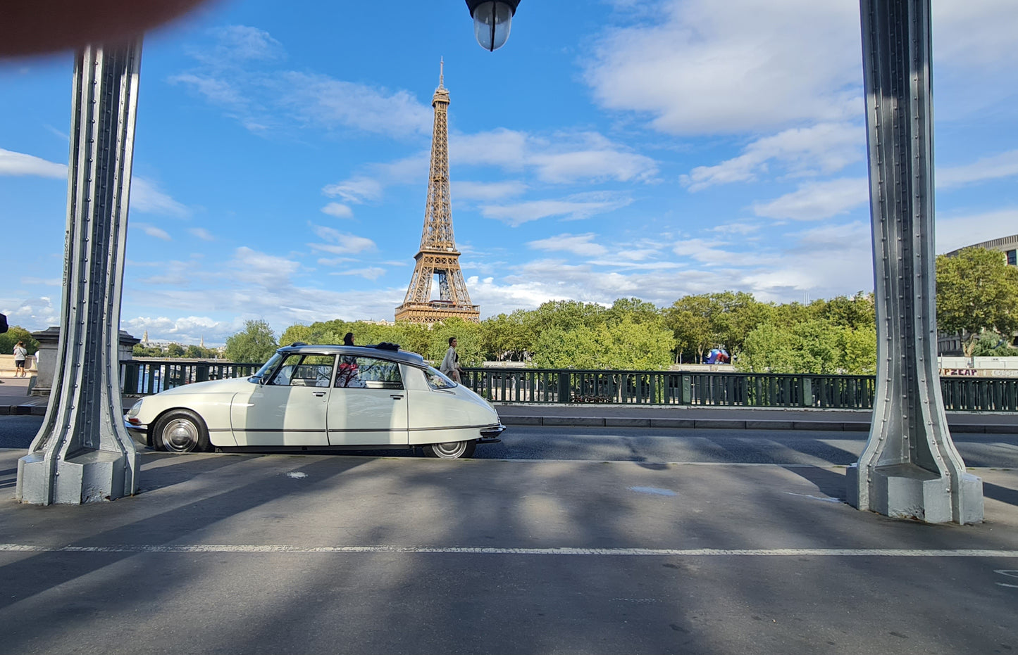 #ParisEnDS
#CitroenDS1972
#VisiteDeParis
#ParisVintage
#ClassicCarTour
#DSCollection
#ExploreParis
#RetroRide
#VilleLumiere
#ParisEnVoitureAncienne