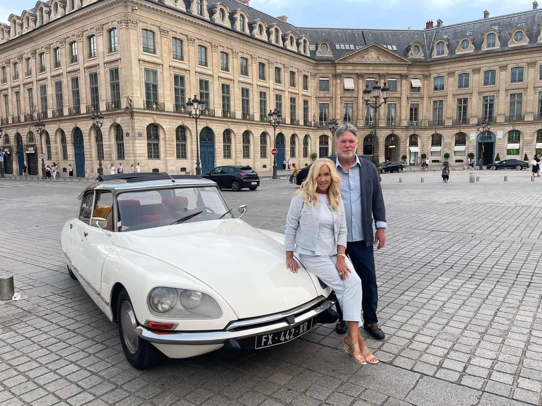 #ParisEnDS
#CitroenDS1972
#VisiteDeParis
#ParisVintage
#ClassicCarTour
#DSCollection
#ExploreParis
#RetroRide
#VilleLumiere
#ParisEnVoitureAncienne