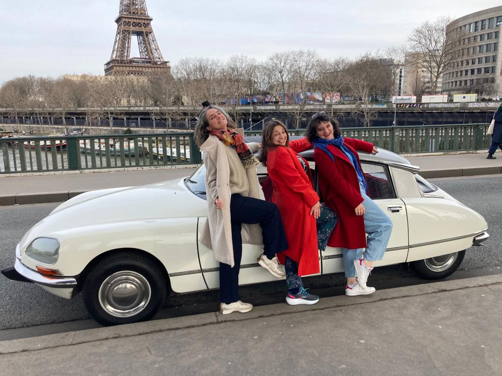 #ParisEnDS
#CitroenDS1972
#VisiteDeParis
#ParisVintage
#ClassicCarTour
#DSCollection
#ExploreParis
#RetroRide
#VilleLumiere
#ParisEnVoitureAncienne